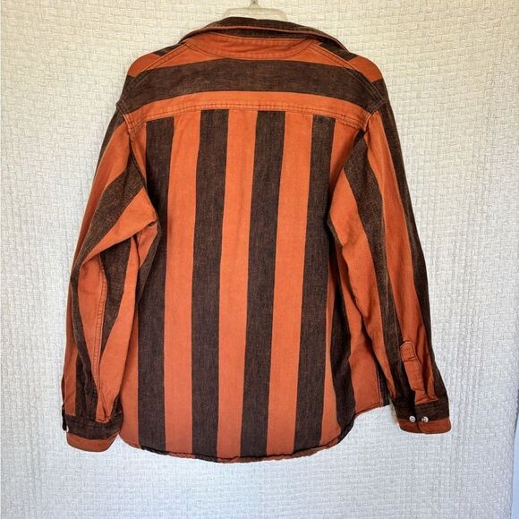 Vintage Button Down ✨ - Picture 7 of 7